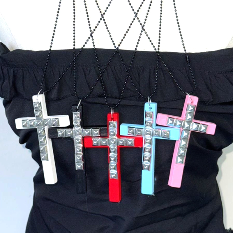 Women'S Accessories In The 90S - Kalung Liontin Salib Kayu Pink Goth