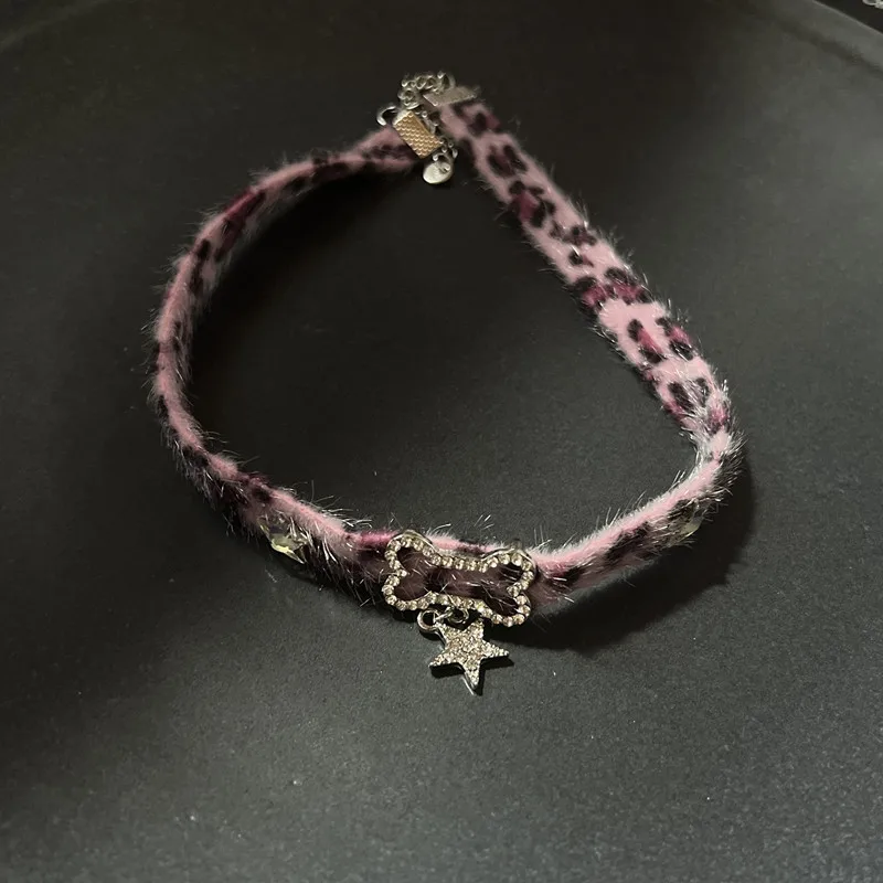 Women'S Accessories In The 90S - Kalung Choker Tulang Leopard Berbulu dengan
