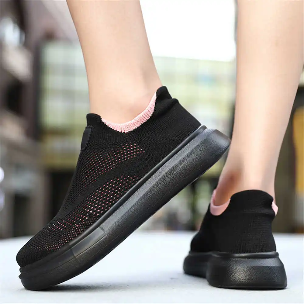Women Accessories Brand Name - Stoking Platform sepatu cokelat untuk wanita
