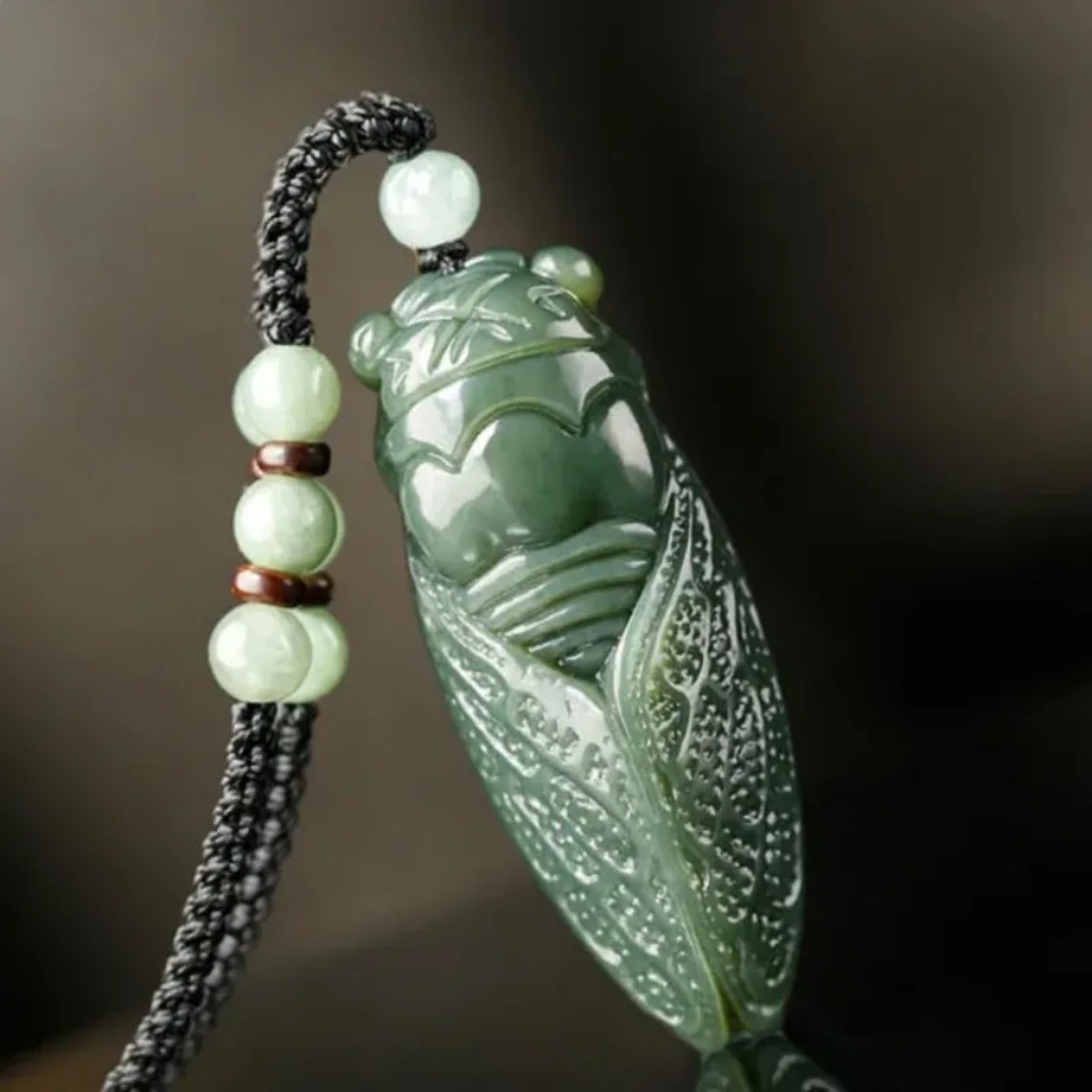 Alami Hetian Giok Cicada Liont - Woman Accessory ulasan dan harga